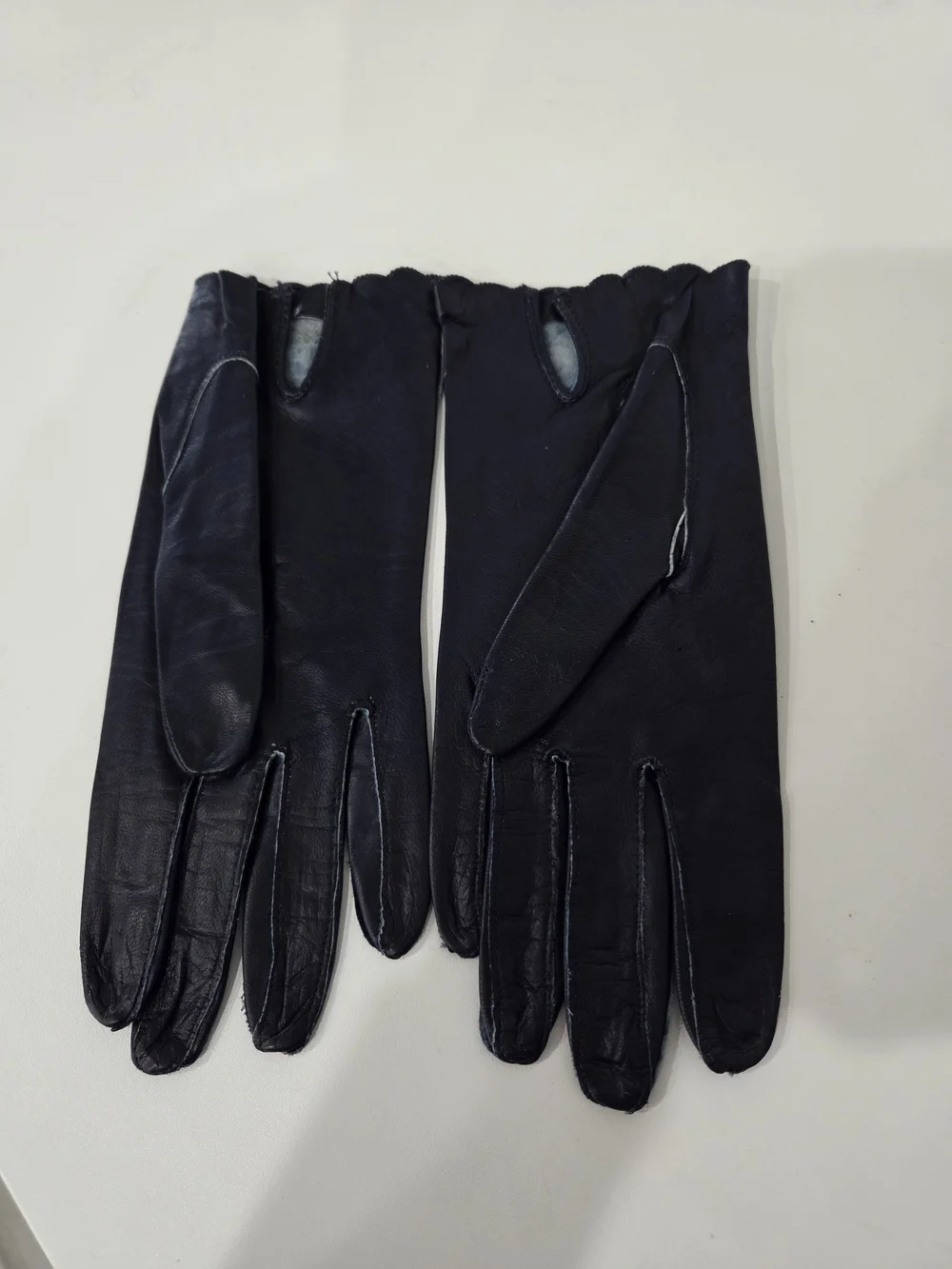 ALEXETTE BACMO Vintage Navy Leather Gloves - Elegant Winter Accessory